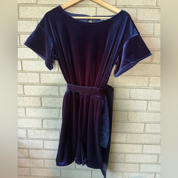 NWOT Vineyard Vines Deep Blue Velvet Romper - Picture 3 of 7